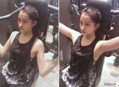 关晓彤游泳视频,展现青春活力