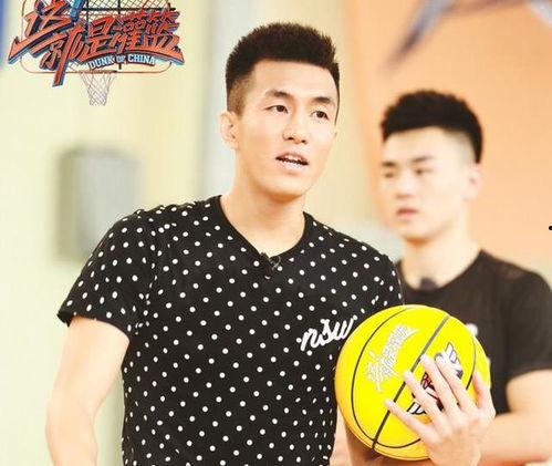 郭艾伦唱歌视频,篮球场上的“舞者”变身音乐达人